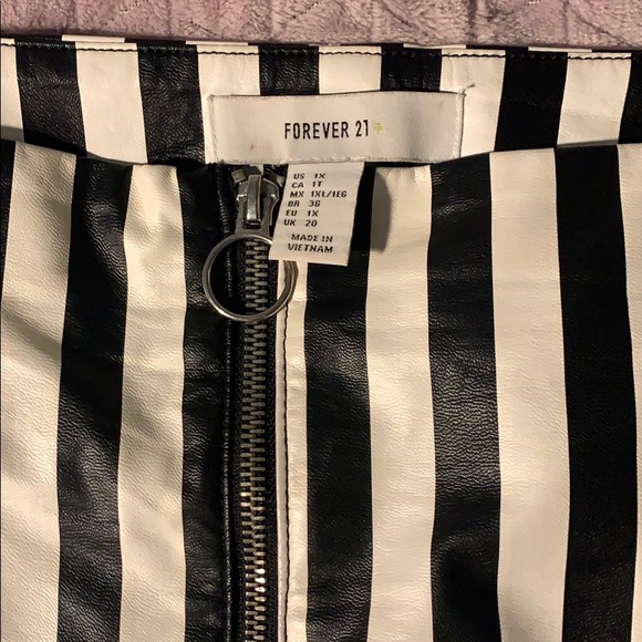 Plus Sized Faux Leather Stripe Skirt - Picture 3 of 7
